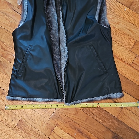 LADIES Reversible Vest - Picture 8 of 8